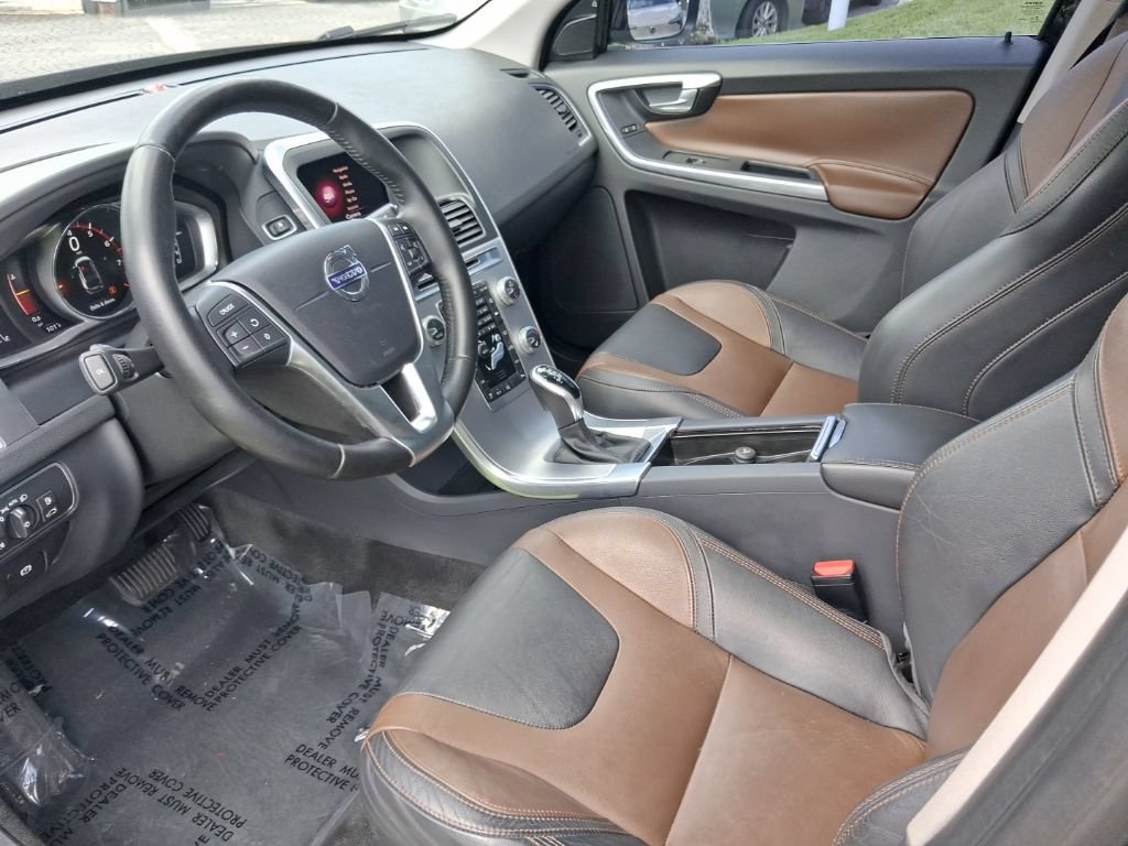 Used 2017 Volvo XC60 T5 Dynamic w/ Preferred Option Package FWD image 13
