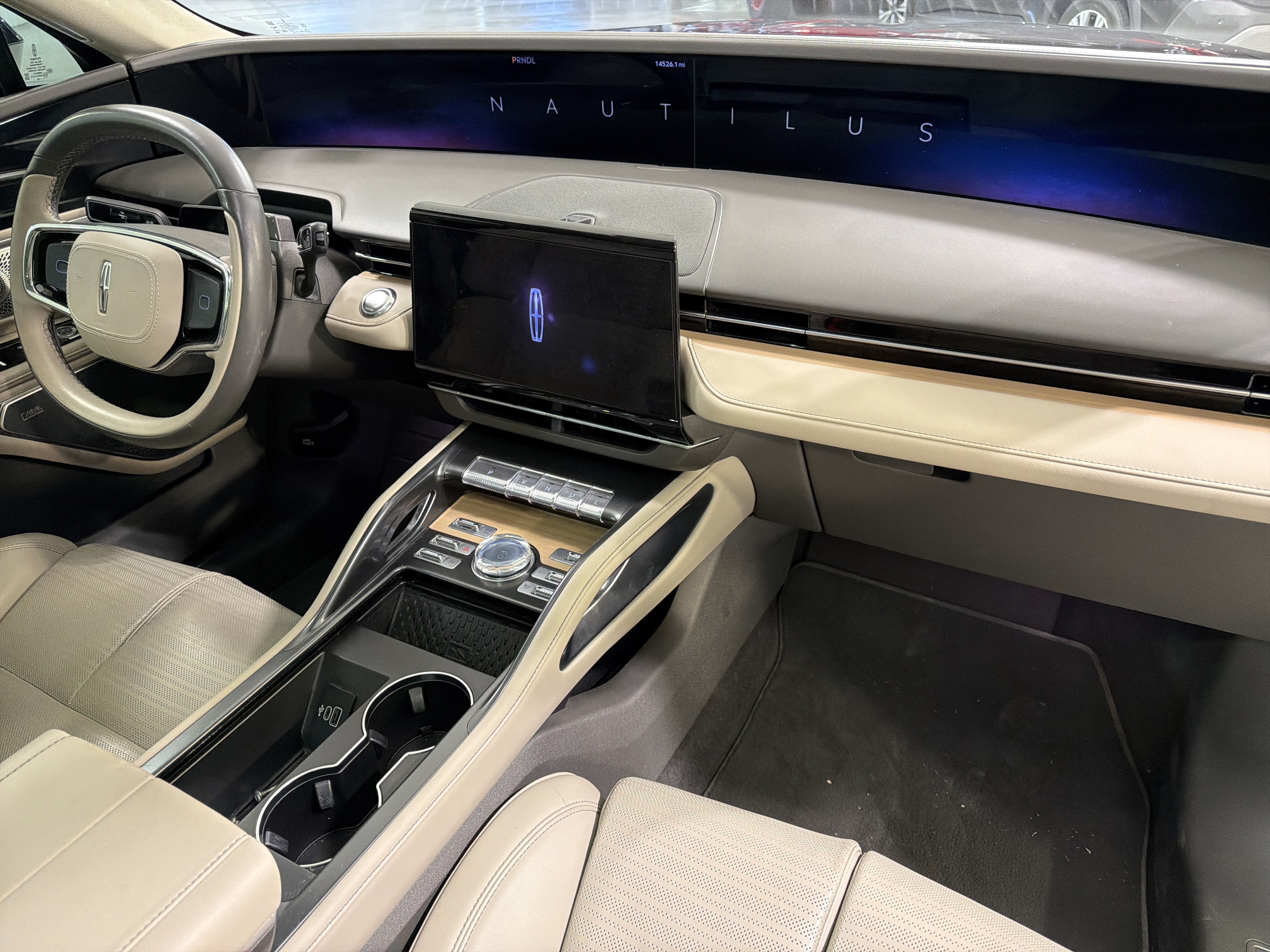 Used 2025 Lincoln Nautilus Reserve AWD/4WD image 13