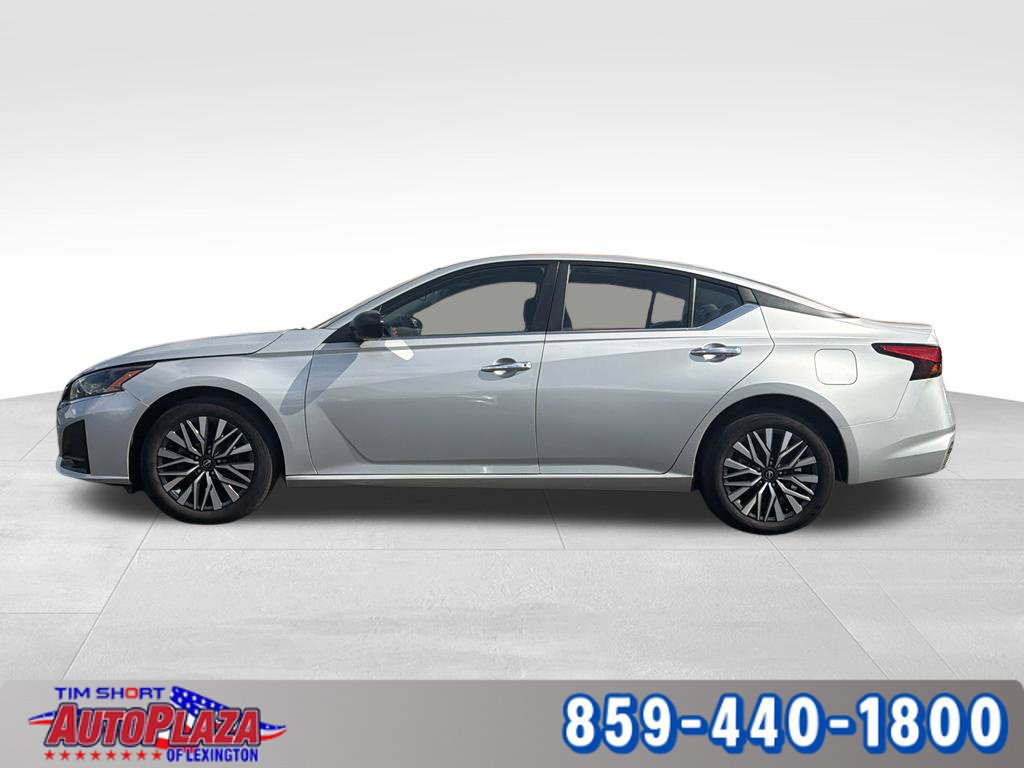 Used 2024 Nissan Altima 2.5 SV AWD/4WD image 11
