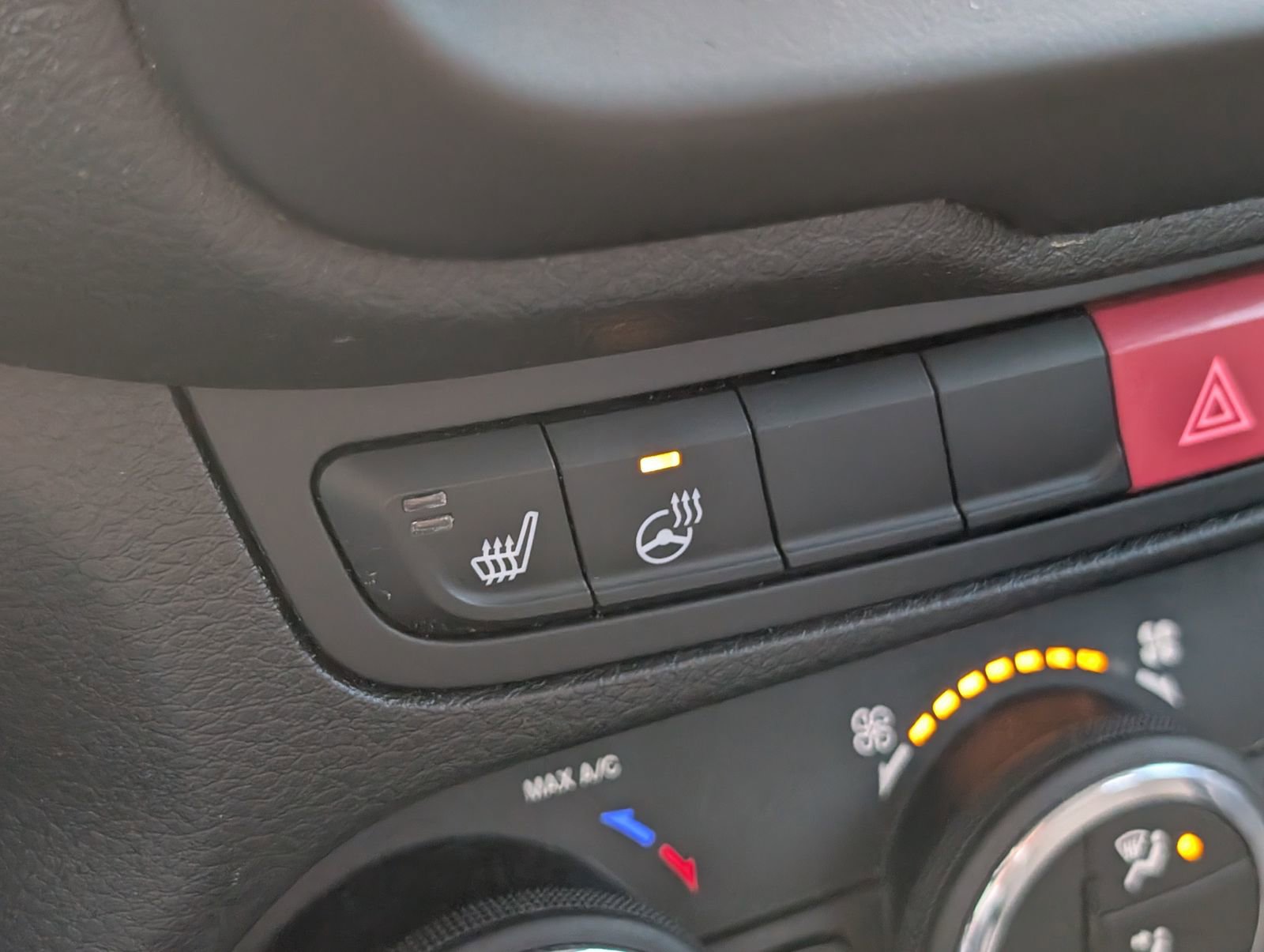 Used 2016 Jeep Renegade Latitude image 18