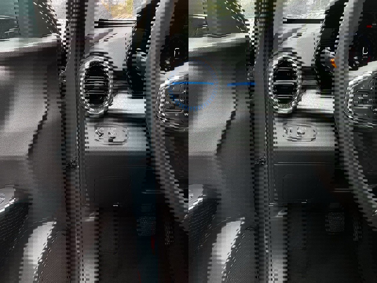 Used 2025 Chevrolet Trax LT w/ LT Convenience Package image 24