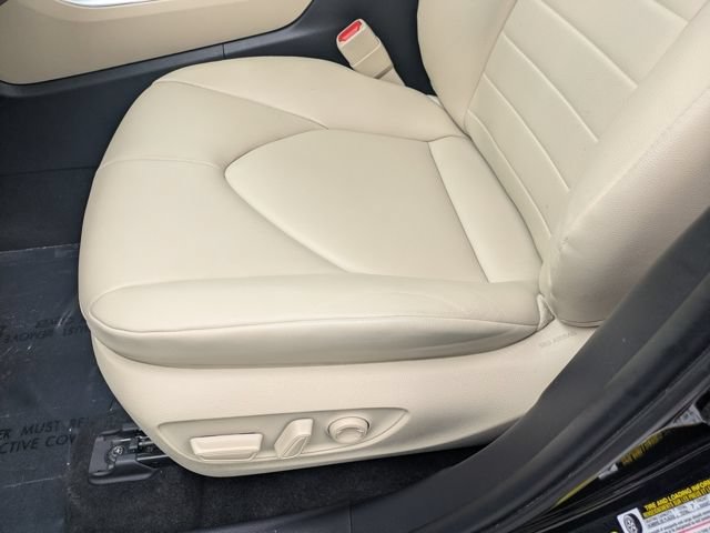 Used 2024 Toyota Highlander XLE AWD/4WD image 19
