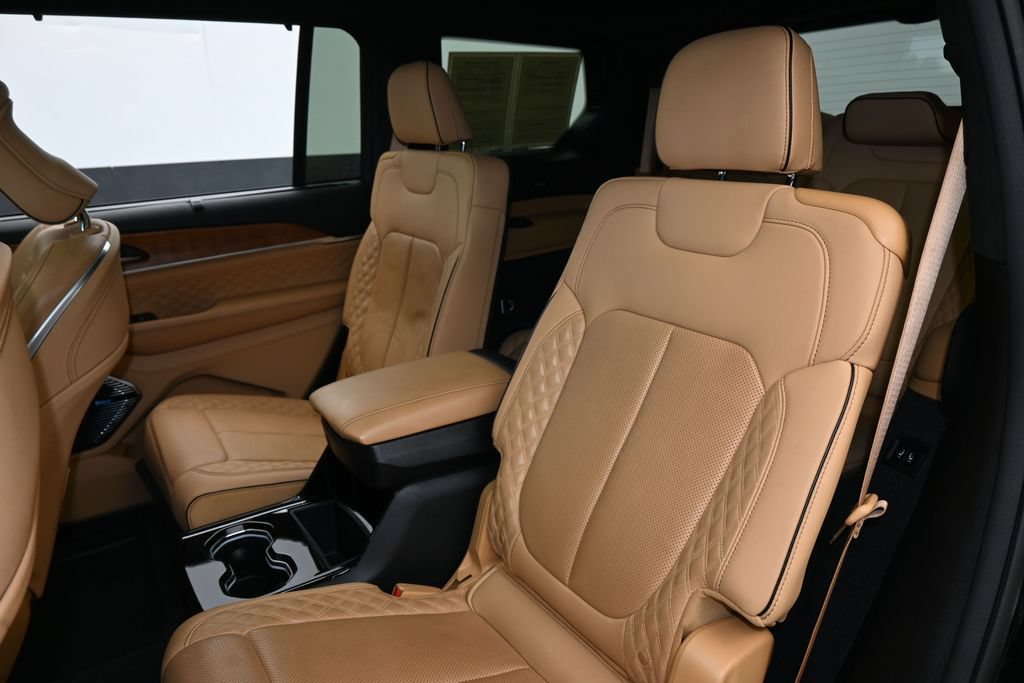 Used 2023 Jeep Grand Cherokee L Summit AWD/4WD image 37