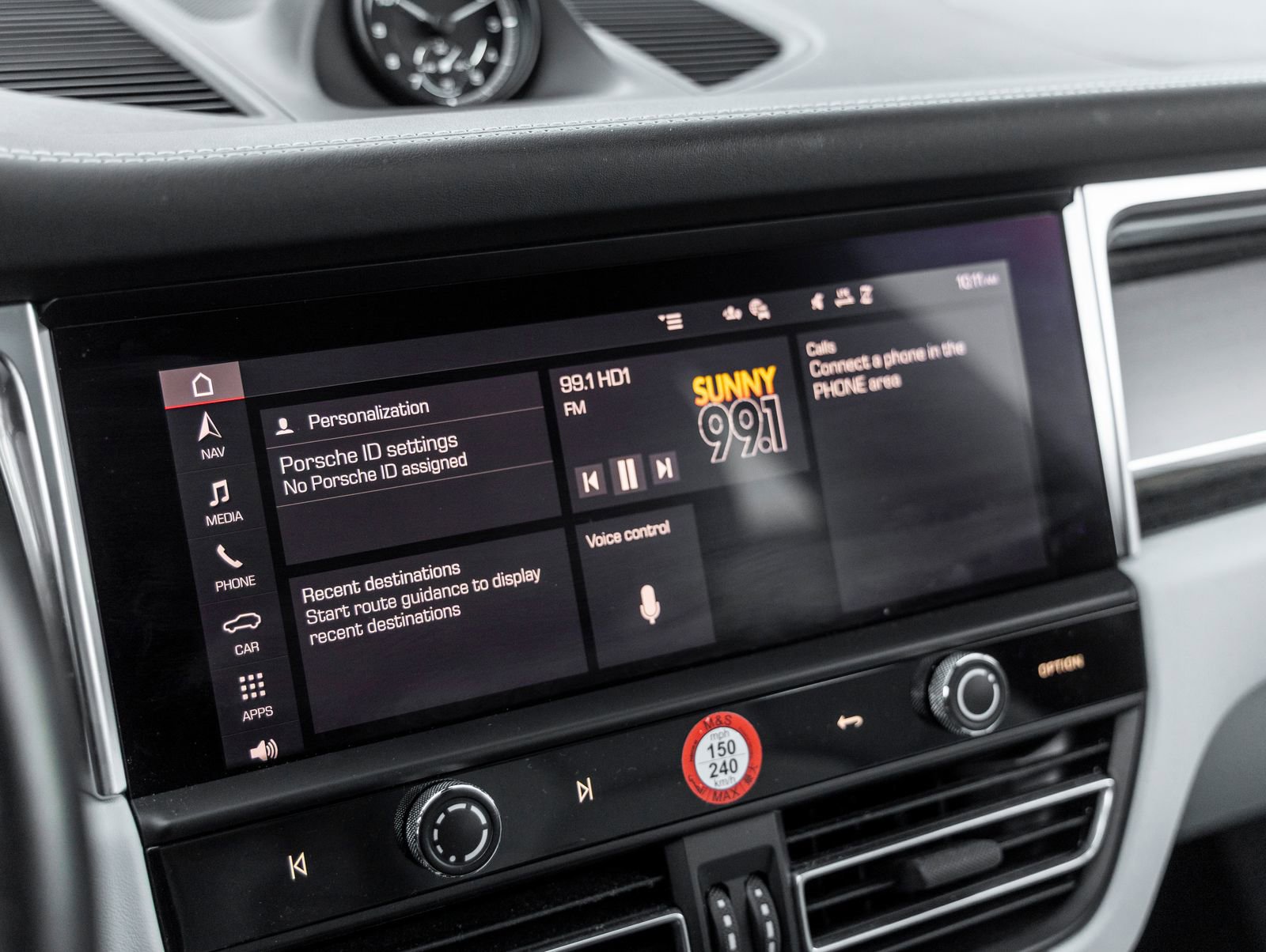 Certified 2023 Porsche Macan image 31