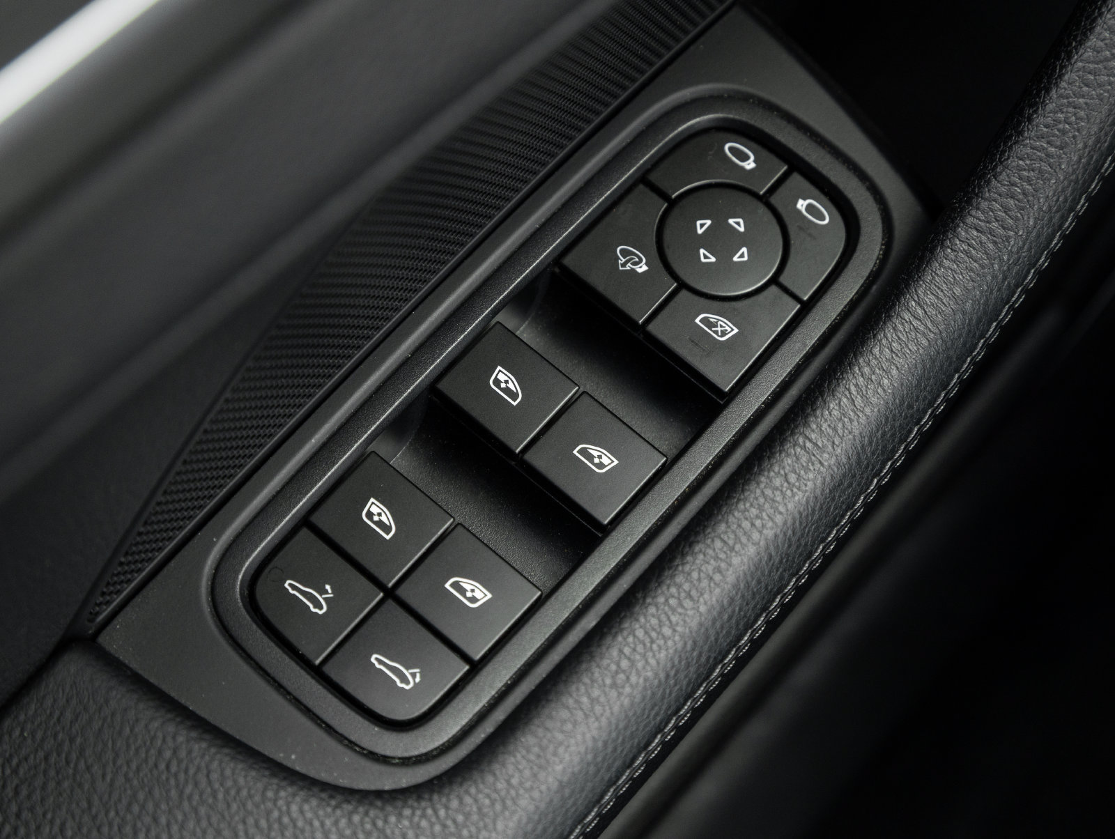 Certified 2023 Porsche Panamera 4 Platinum Edition AWD/4WD image 19
