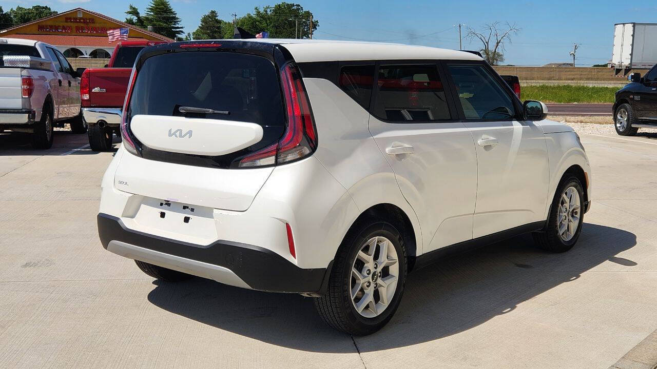 Used 2023 Kia Soul LX w/ LX Technology Package FWD image 6