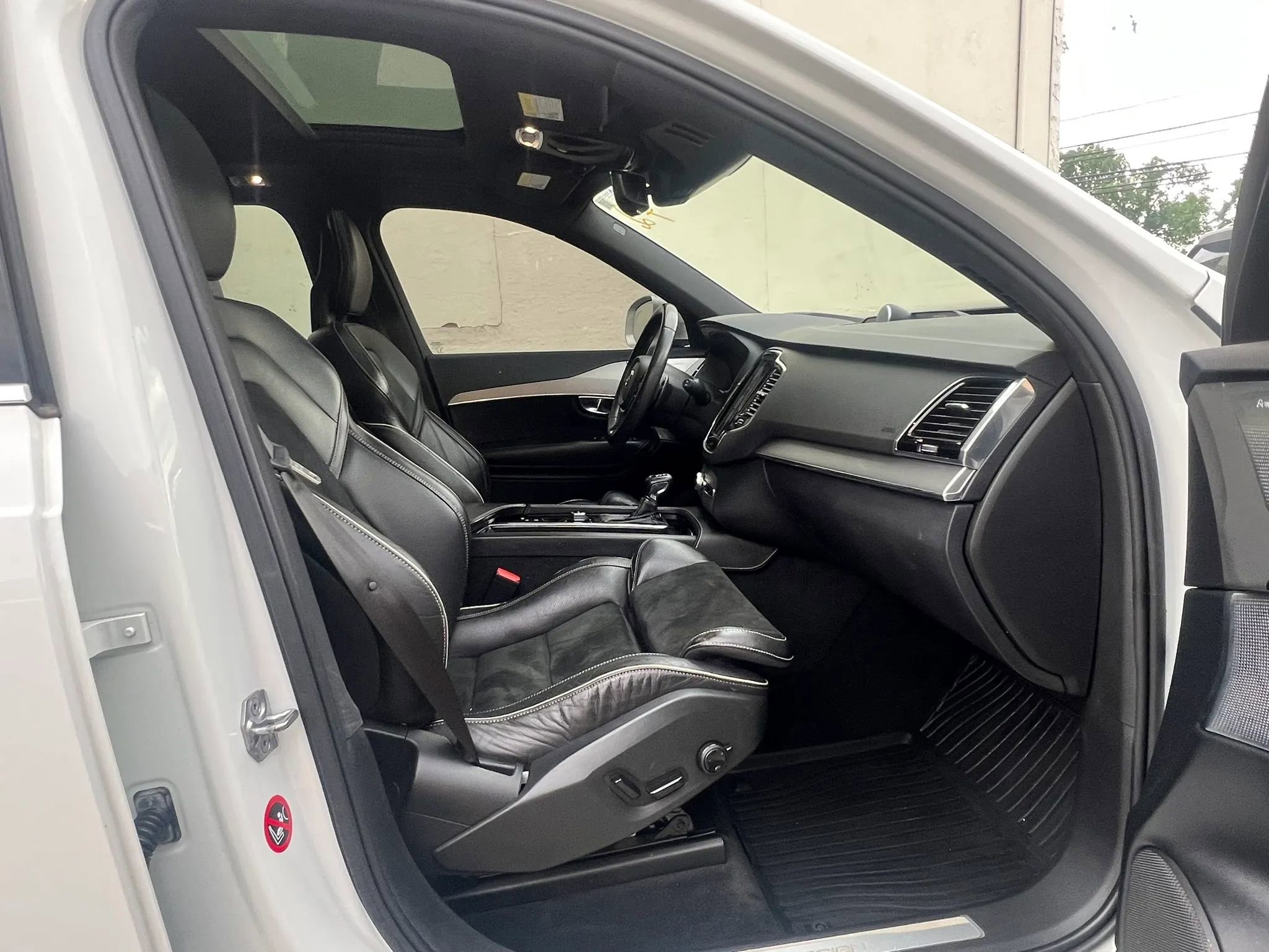 Used 2017 Volvo XC90 T6 R-Design w/ Vision Package AWD/4WD image 30