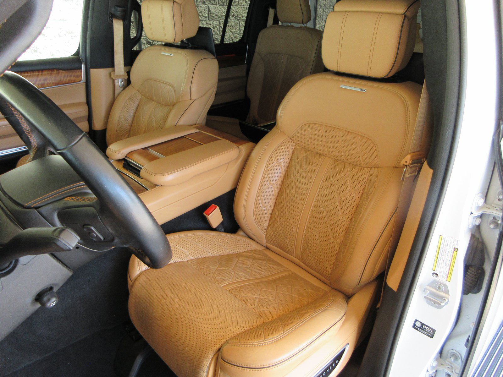 Used 2022 Jeep Grand Wagoneer Series III w/ Rear Seat Video Group 1 AWD/4WD image 38