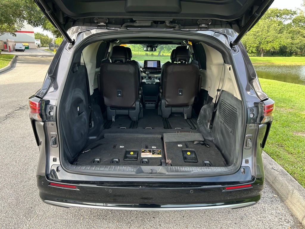 Certified 2021 Toyota Sienna Platinum FWD image 11