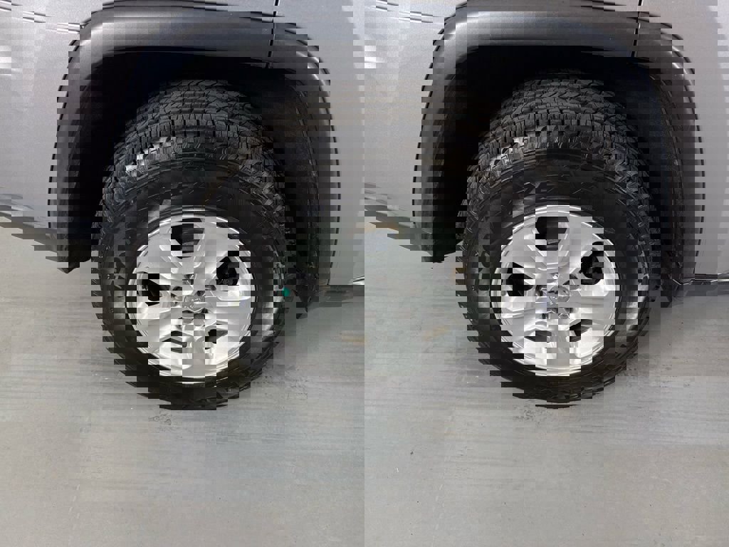 Used 2016 Jeep Grand Cherokee Laredo w/ Quick Order Package 23E image 11