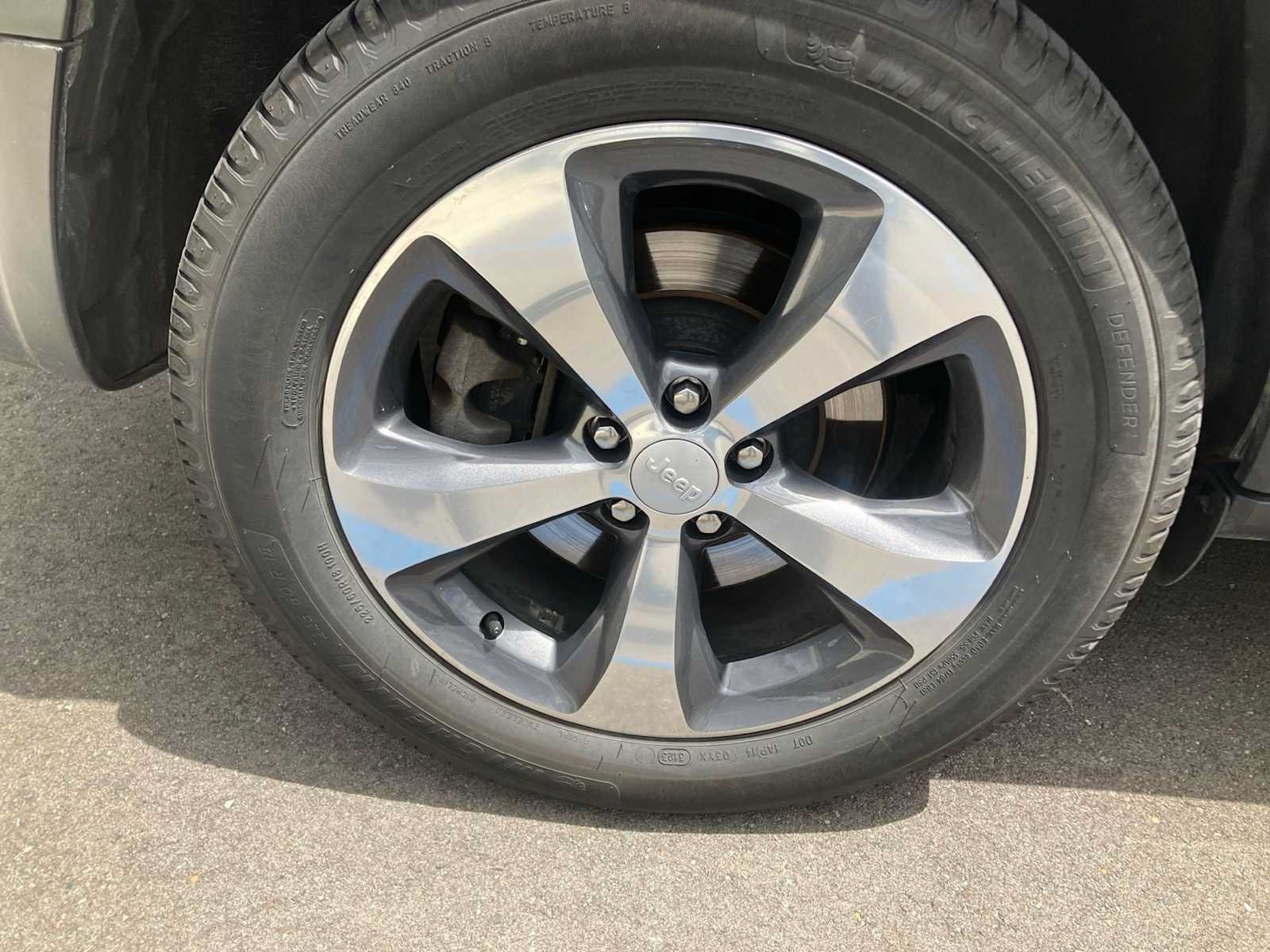 Used 2019 Jeep Cherokee Limited AWD/4WD image 9