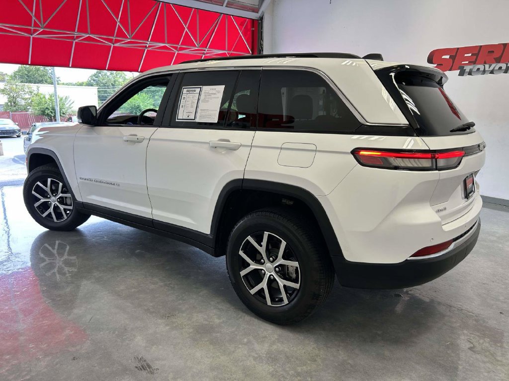 Used 2024 Jeep Grand Cherokee Limited AWD/4WD image 18