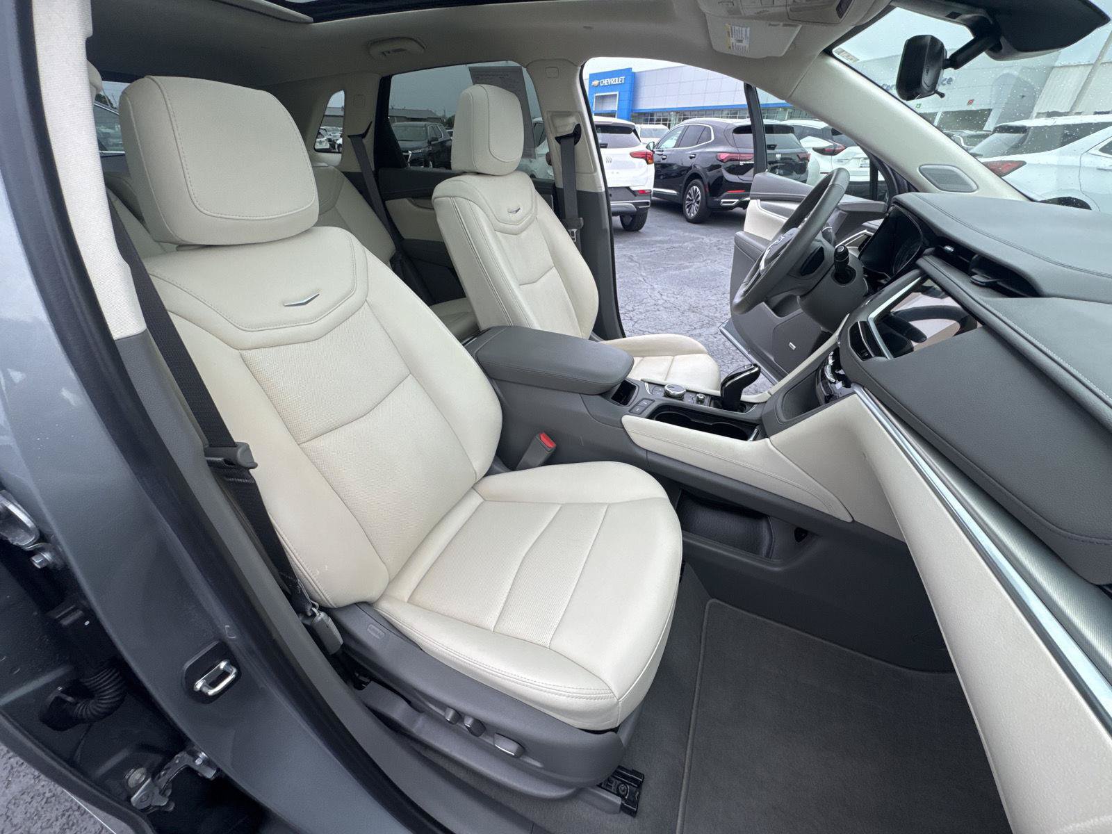 Used 2023 Cadillac XT5 Premium Luxury w/ Technology Package AWD/4WD image 19