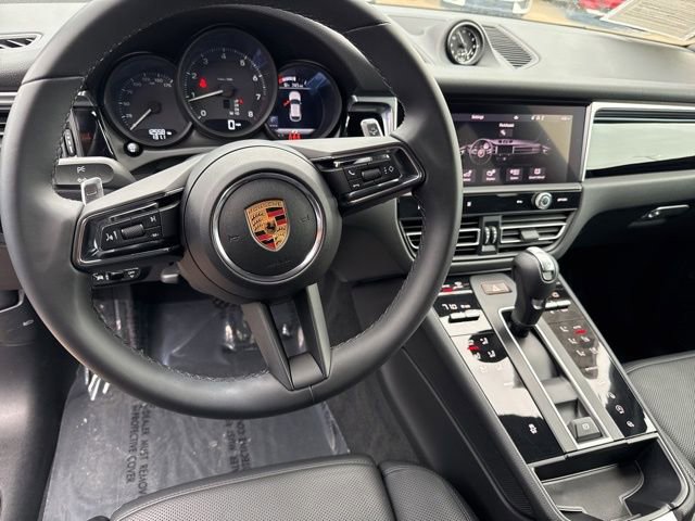 Used 2024 Porsche Macan Base image 26