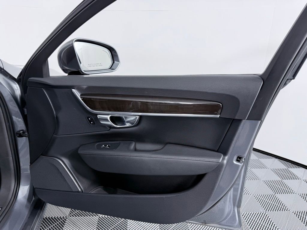 Used 2019 Volvo S90 T6 Momentum image 10