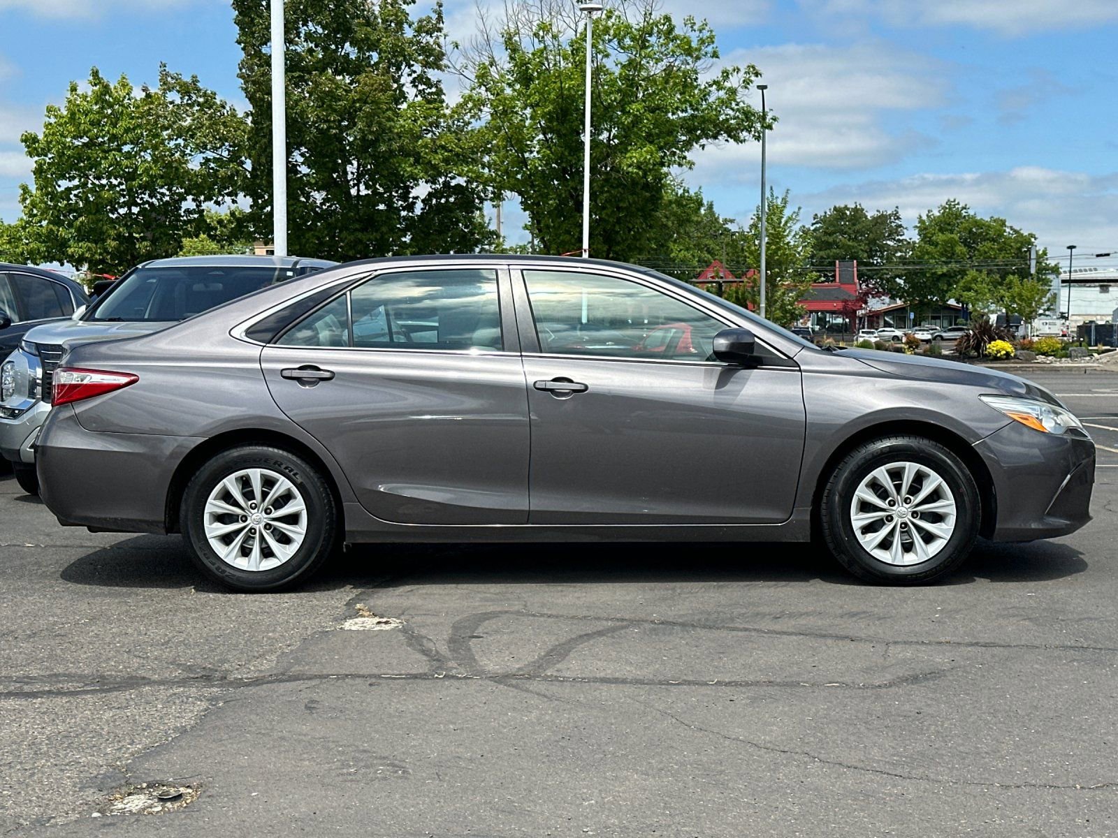 Used 2016 Toyota Camry LE FWD image 3