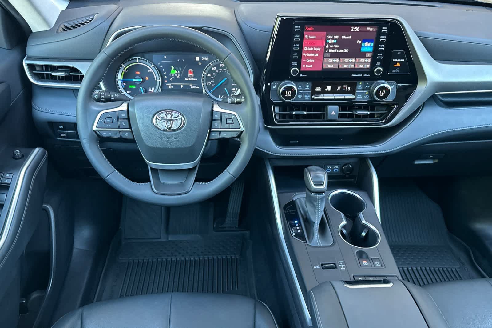 Used 2022 Toyota Highlander XLE AWD/4WD image 15