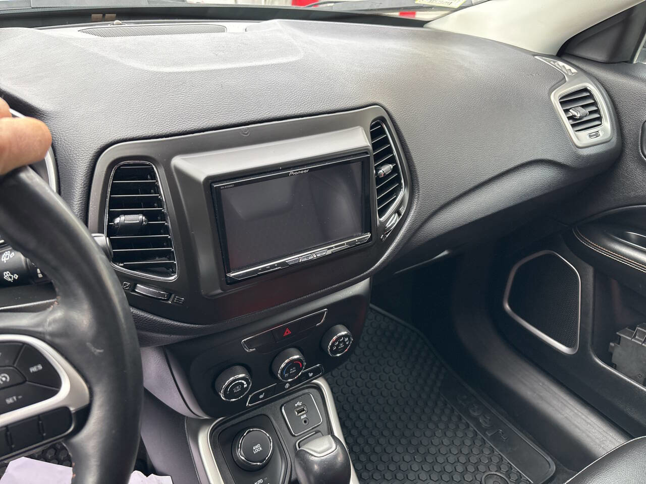 Used 2018 Jeep Compass Latitude w/ Cold Weather Group image 7