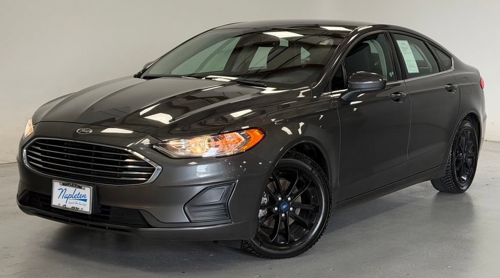 Used 2019 Ford Fusion SE FWD image 1