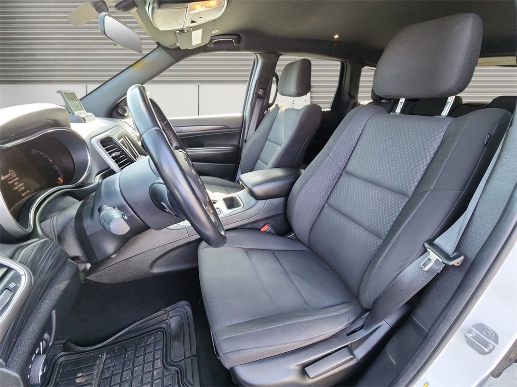 Used 2020 Jeep Grand Cherokee Laredo image 9