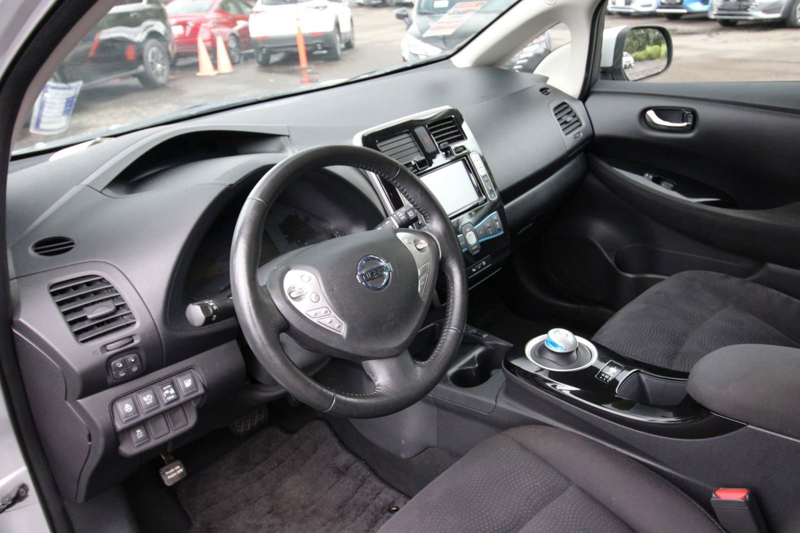 Used 2016 Nissan Leaf SV image 10