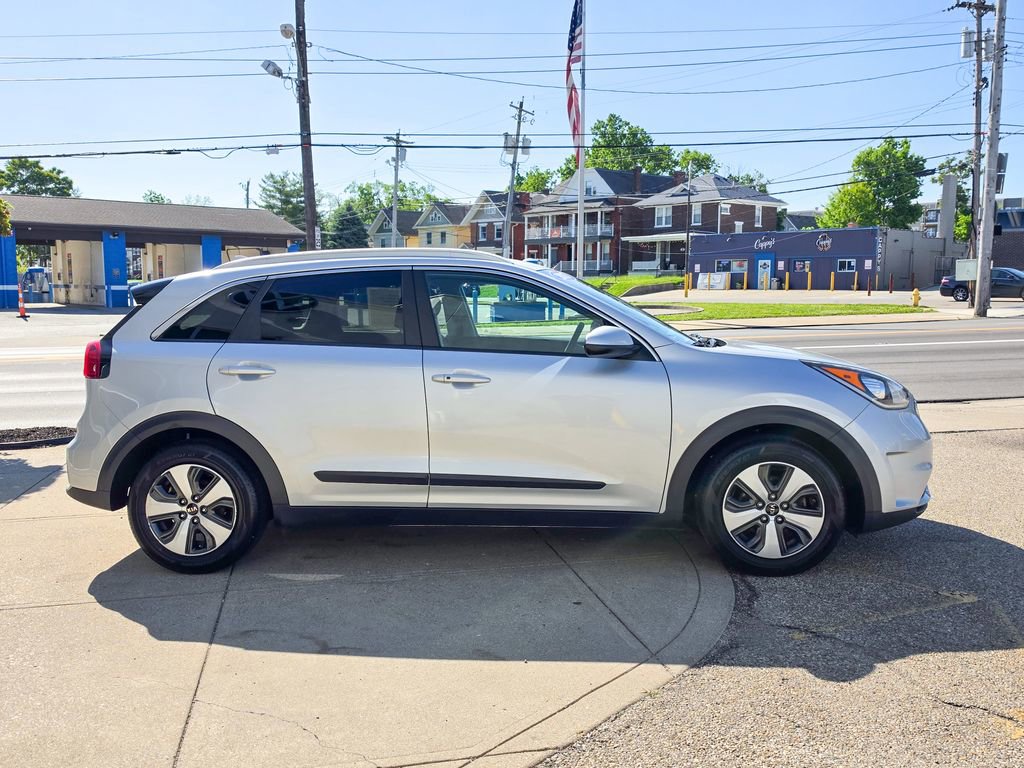 Used 2017 Kia Niro LX FWD image 6