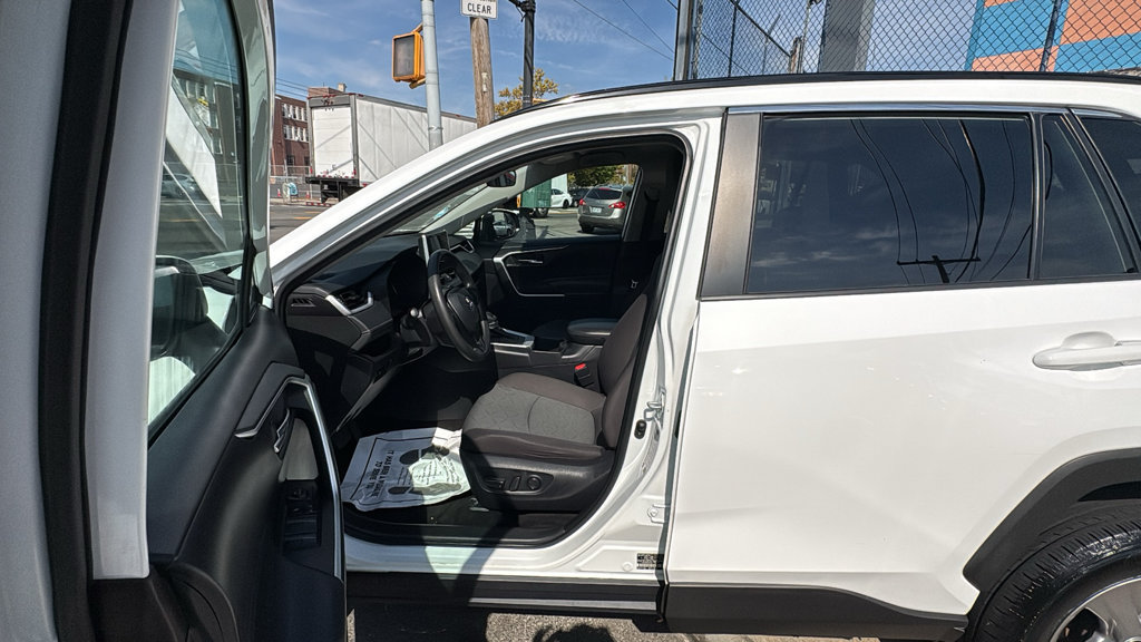 Used 2024 Toyota RAV4 XLE FWD image 12