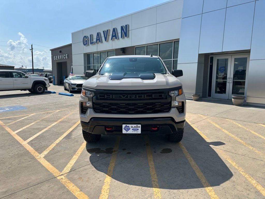 Used 2026 Chevrolet Silverado 1500 Custom Trail Boss w/ LPO, Dark Essentials Package AWD/4WD image 2