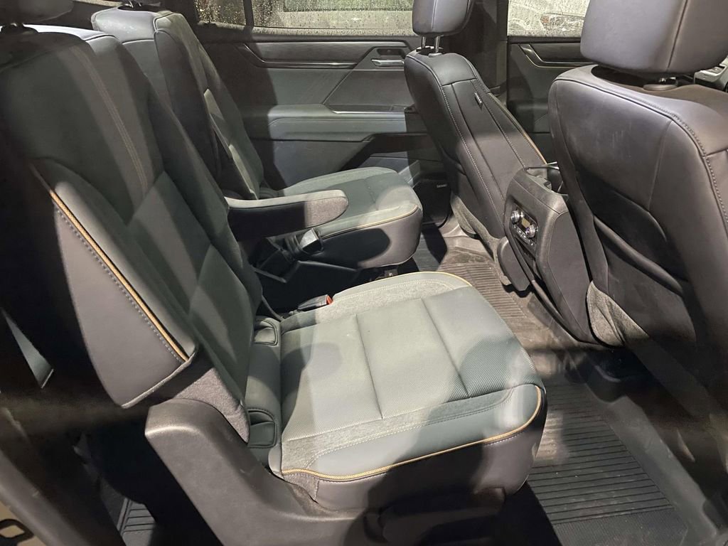 Used 2024 GMC Acadia AT4 w/ Luxury Package image 47