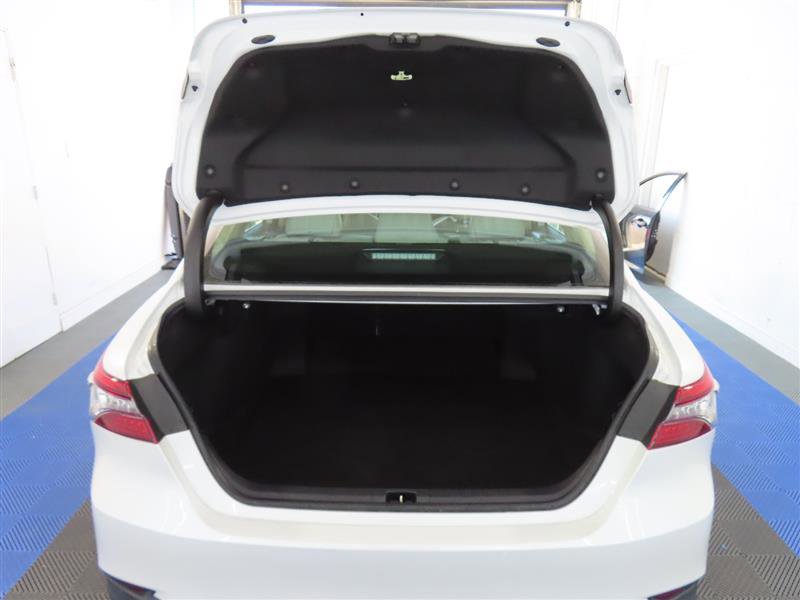 Used 2021 Toyota Camry XLE FWD image 12