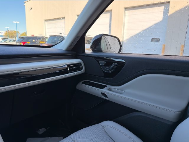 New 2026 Lincoln Aviator AWD w/ Jet Appearance Package image 21