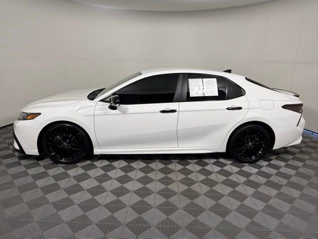Used 2022 Toyota Camry SE image 3