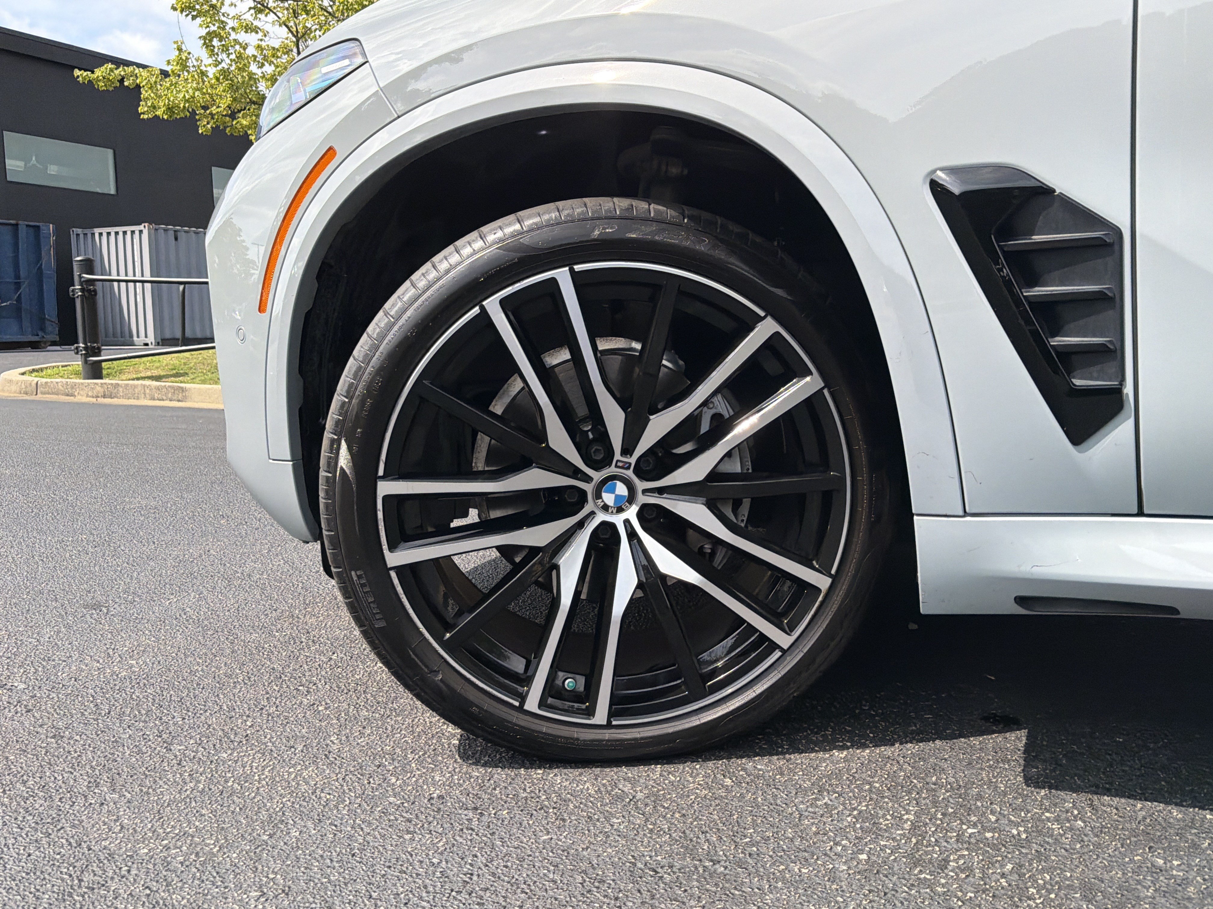 Used 2025 BMW X5 sDrive40i w/ M Sport Package RWD image 15