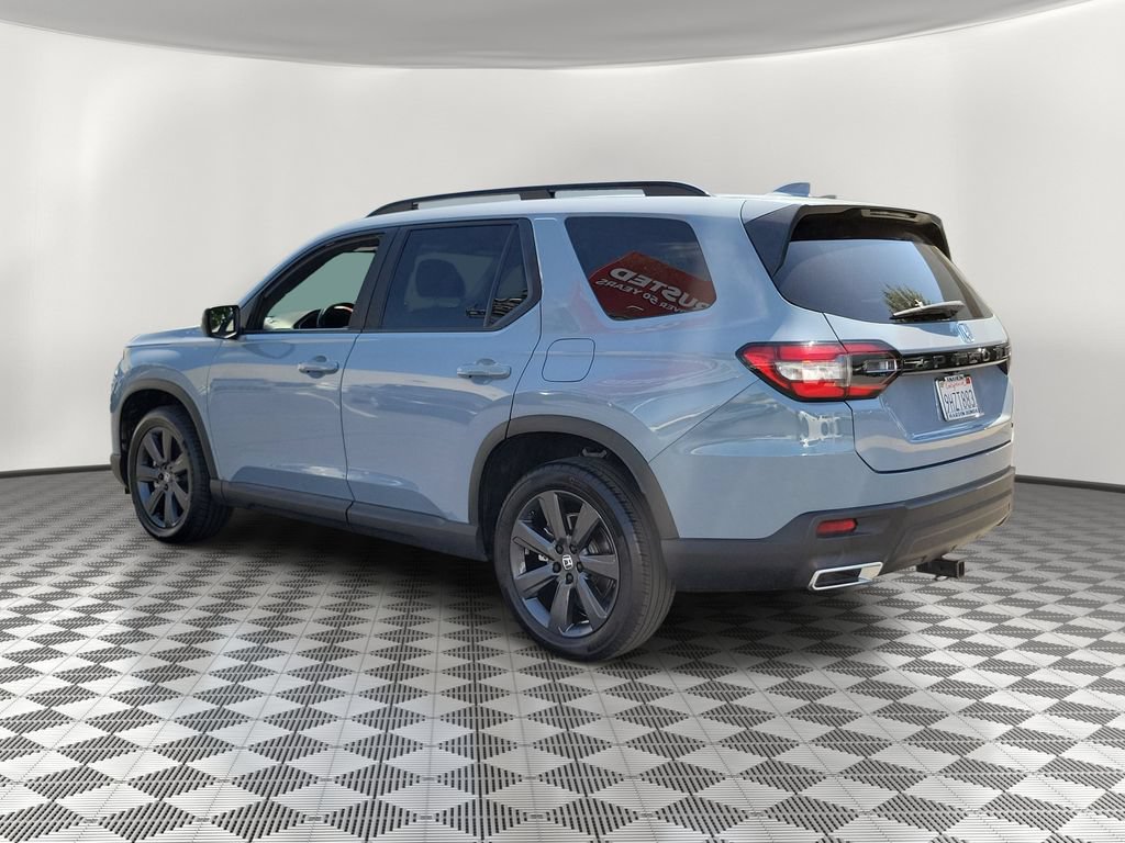Used 2024 Honda Pilot Sport image 4