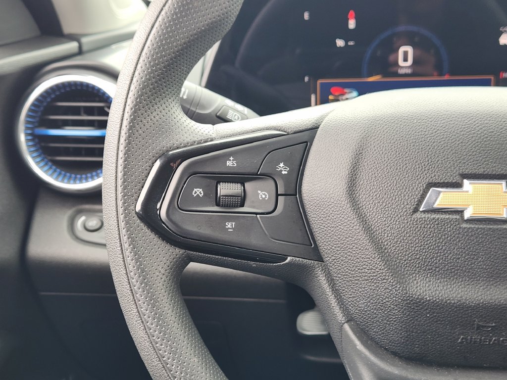 Used 2025 Chevrolet Trax LT FWD image 25