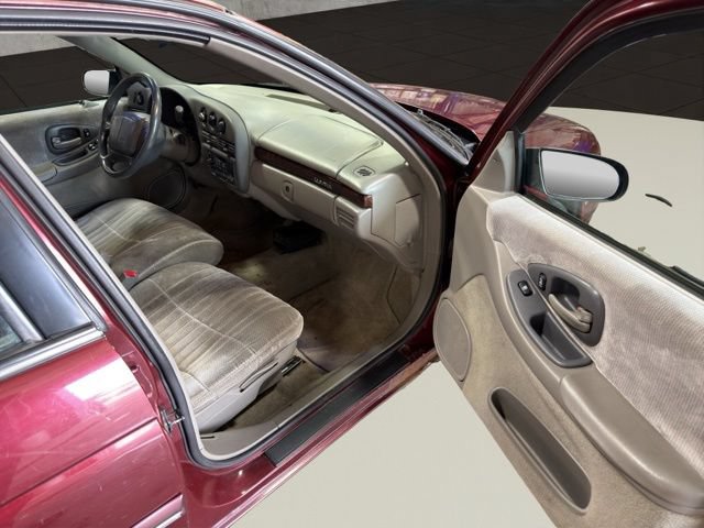 Used 2001 Chevrolet Lumina w/ Preferred Equipment Group FWD image 17