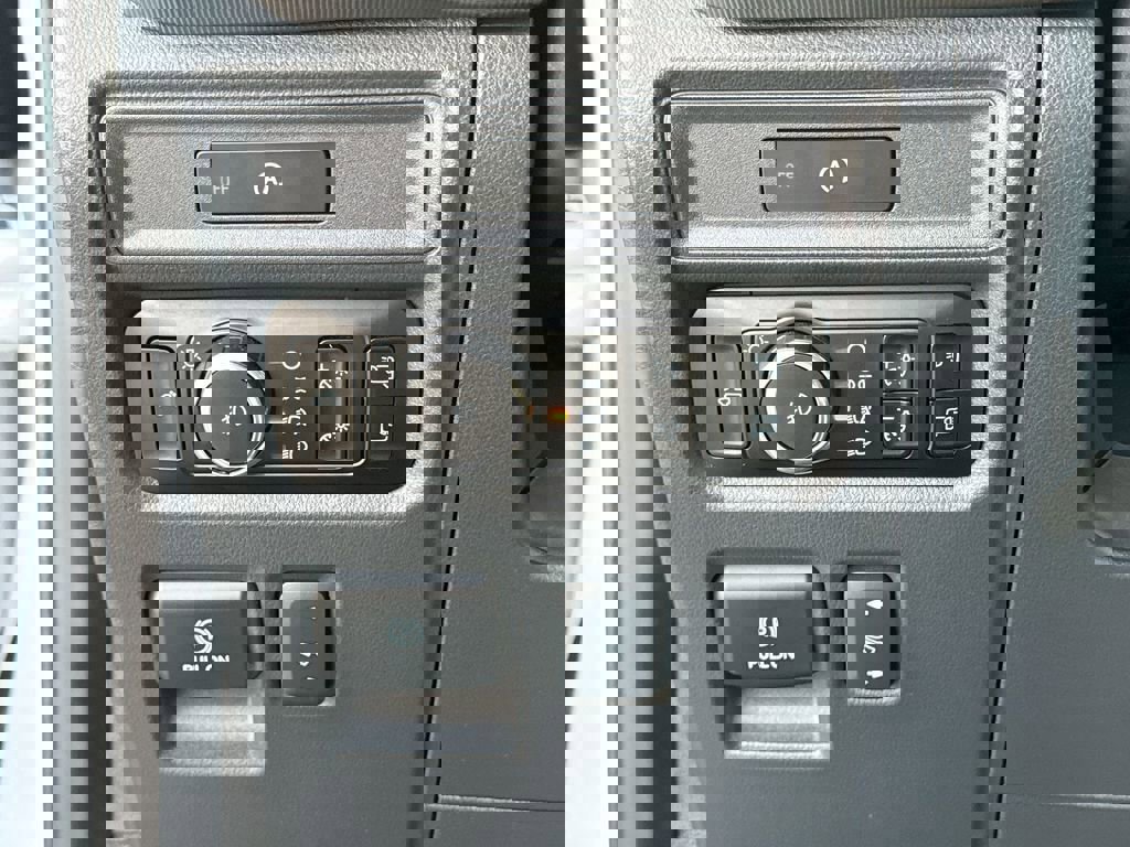 Used 2025 Ford F150 Lariat w/ Equipment Group 502A High image 18