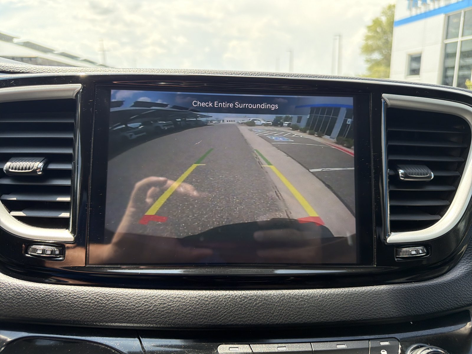 Used 2023 Chrysler Pacifica Touring-L FWD image 19