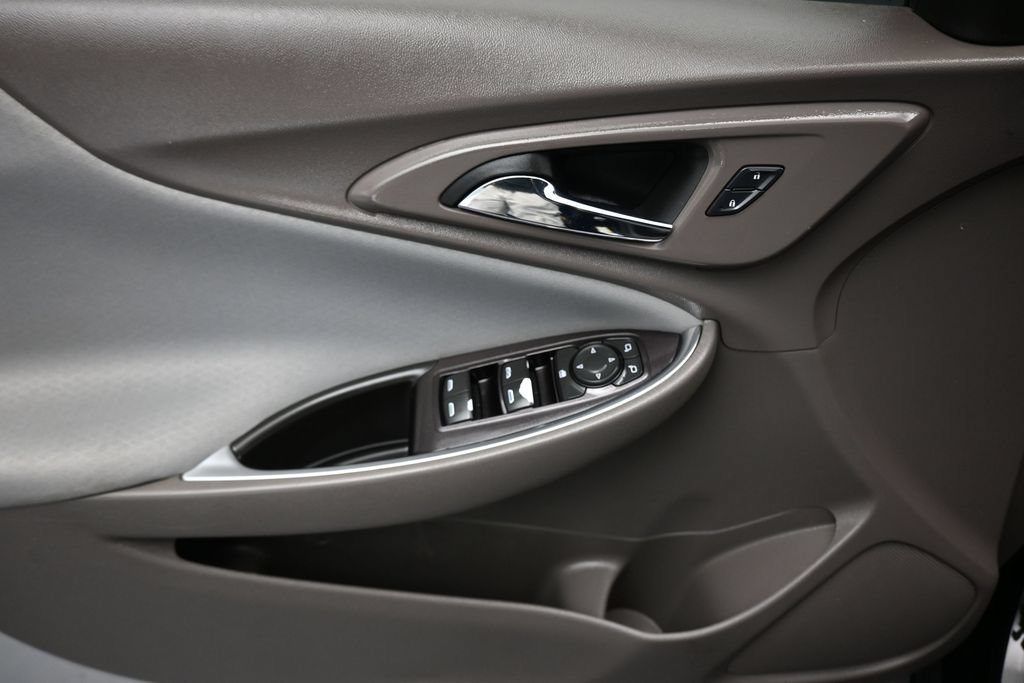 Used 2017 Chevrolet Malibu LT FWD image 10