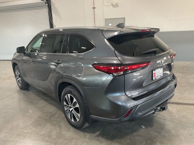Used 2020 Toyota Highlander XLE AWD/4WD image 4