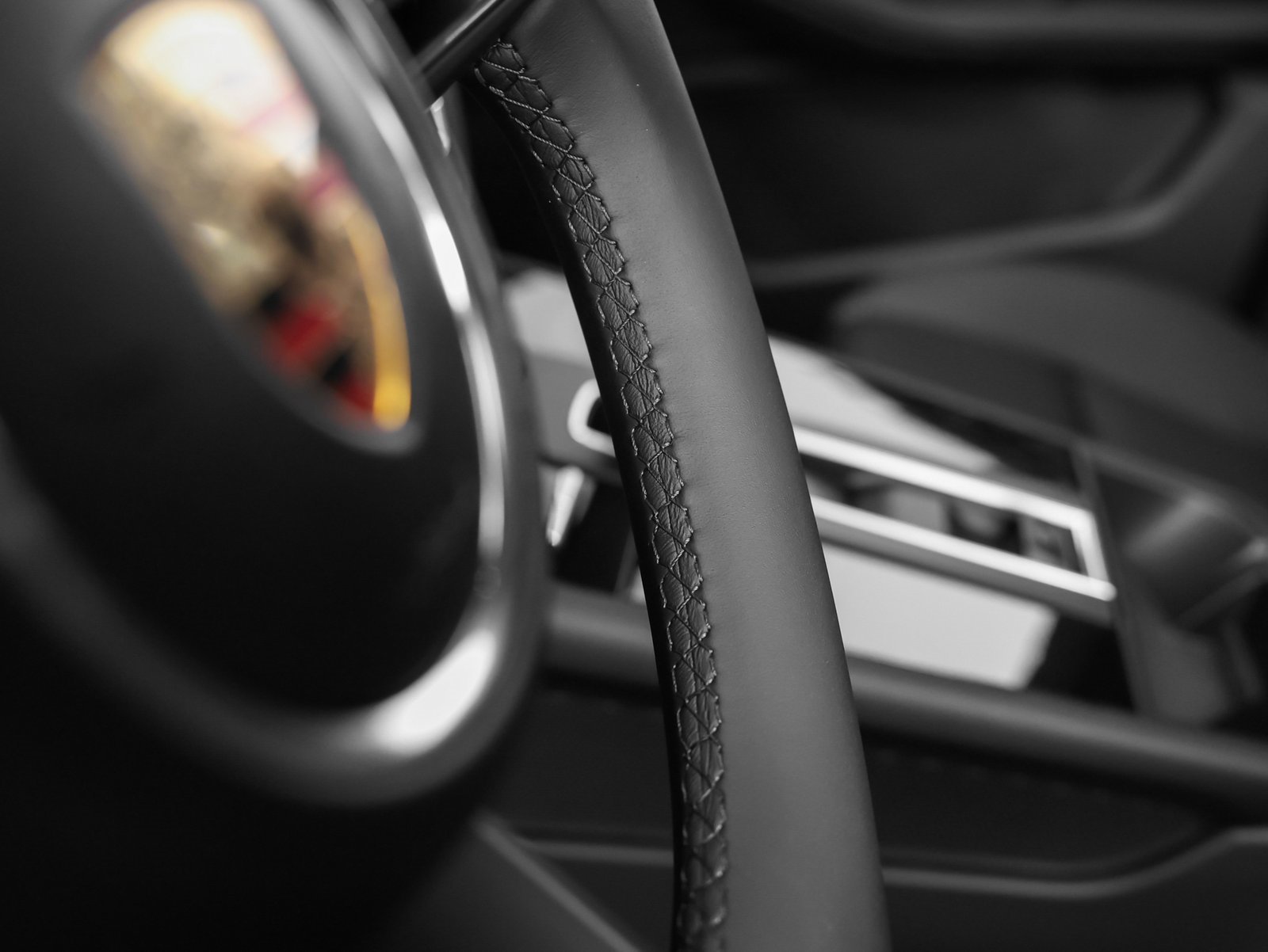 Certified 2025 Porsche Macan image 30