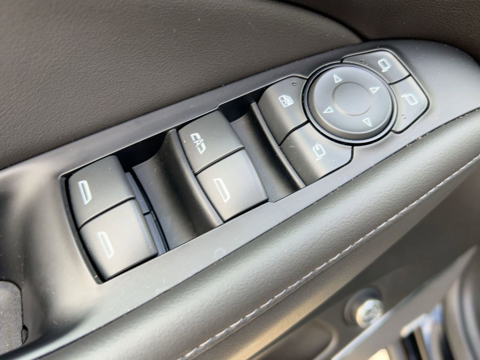 Used 2024 Buick Enclave Avenir w/ Avenir Technology Package image 21