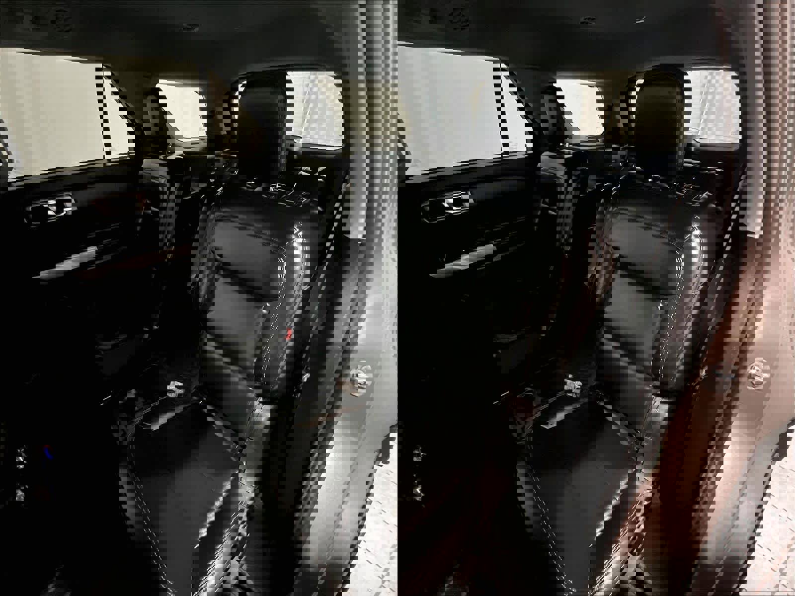 Used 2021 Ford Explorer XLT w/ Equipment Group 202A AWD/4WD image 15