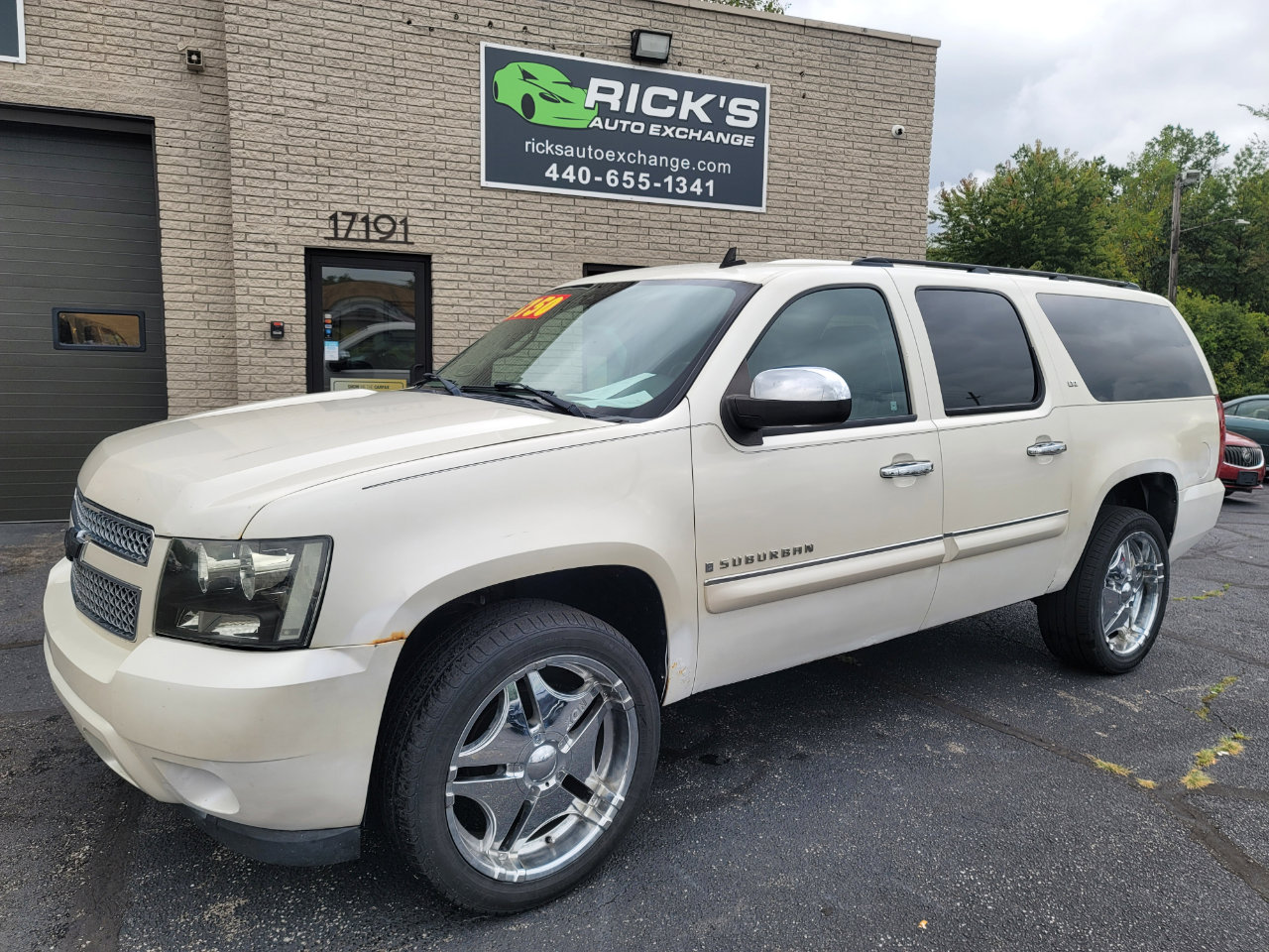 Used 2008 Chevrolet Suburban LTZ w/ LTZ Preferred Equipment Group image 1