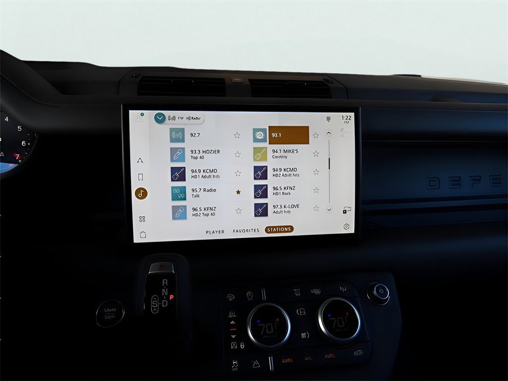 New 2025 Land Rover Defender 90 S image 30