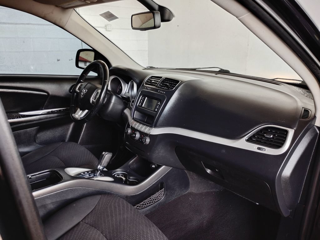 Used 2018 Dodge Journey SXT w/ Connectivity Group FWD image 11