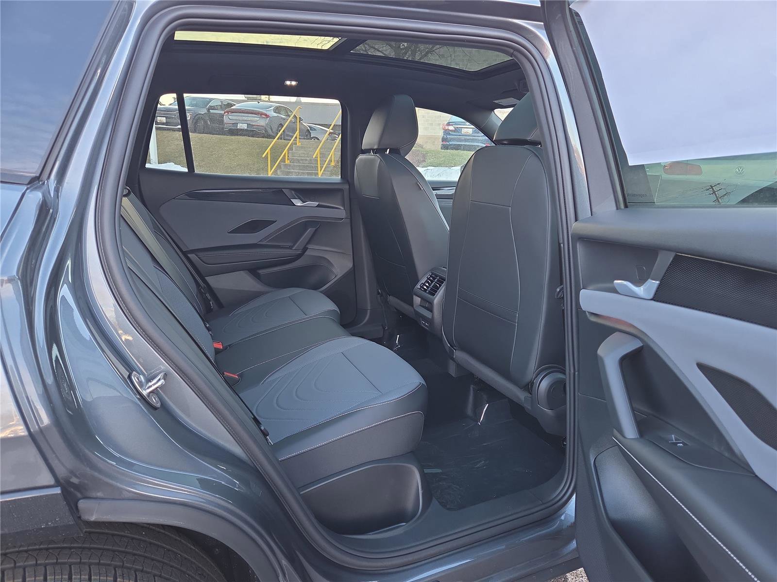 New 2026 Volkswagen Tiguan SE R-Line image 31