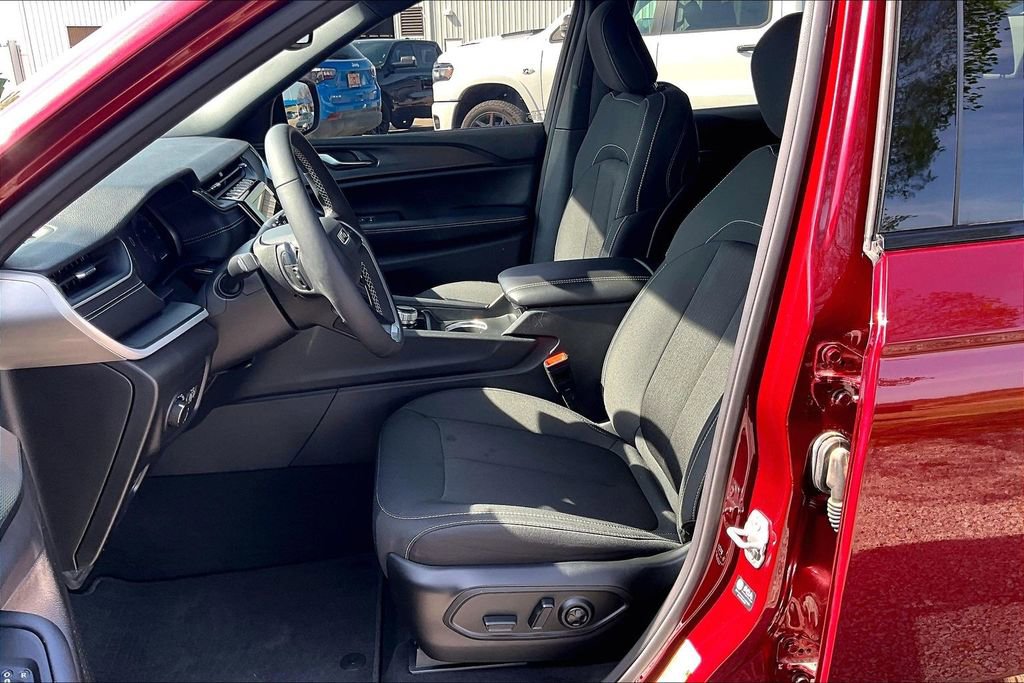 Used 2024 Jeep Grand Cherokee L Laredo w/ Luxury Tech Group I image 22
