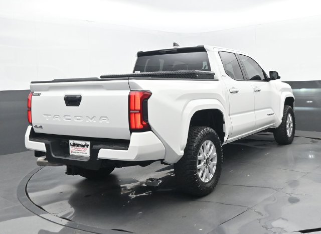 Used 2024 Toyota Tacoma SR5 AWD/4WD image 19