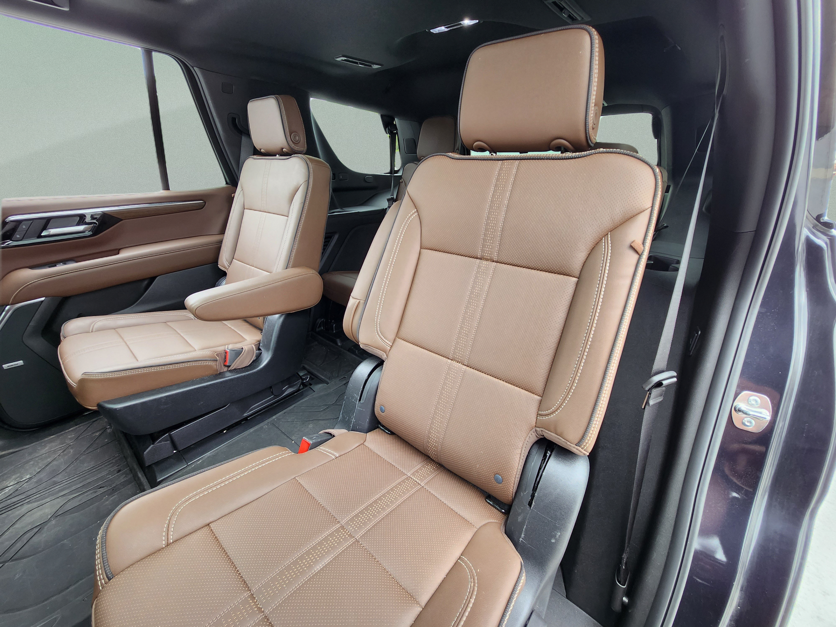 Used 2025 Chevrolet Tahoe High Country AWD/4WD image 25